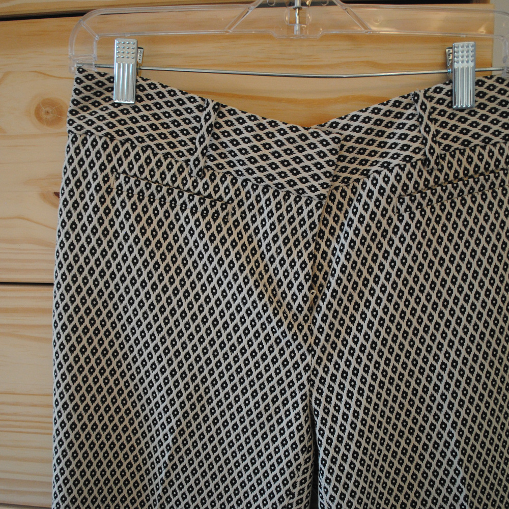 Ann Taylor cream/black pattern Devin crop pants